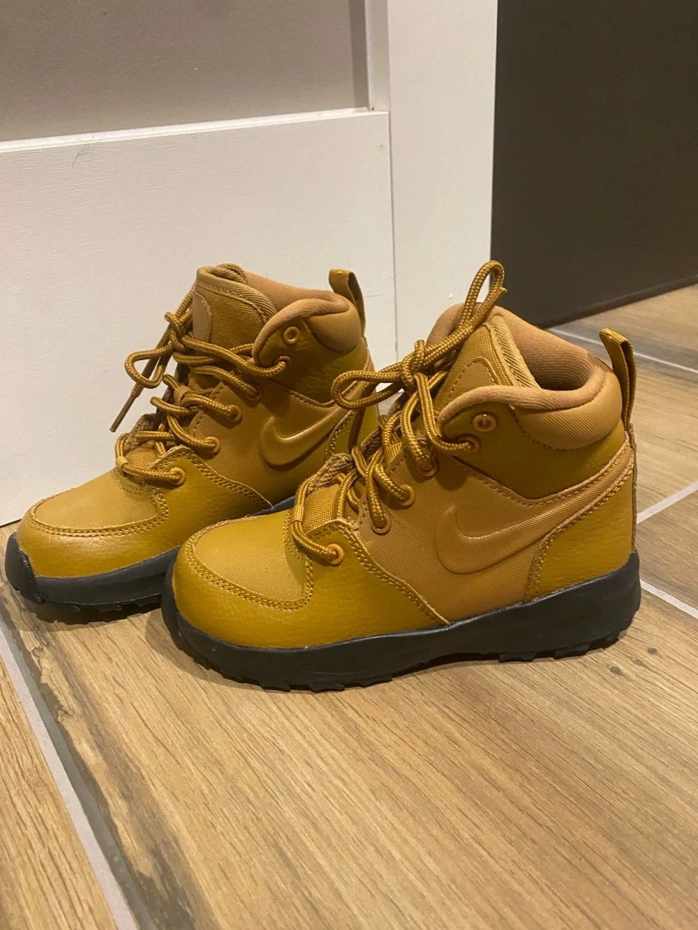 Nike Manoa Wheat Sneaker Boot
